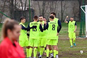 - FOTÓ: Kovács Kata (<!-- Lorem... -->@<!-- ipsum... -->Miklósi GYFE)